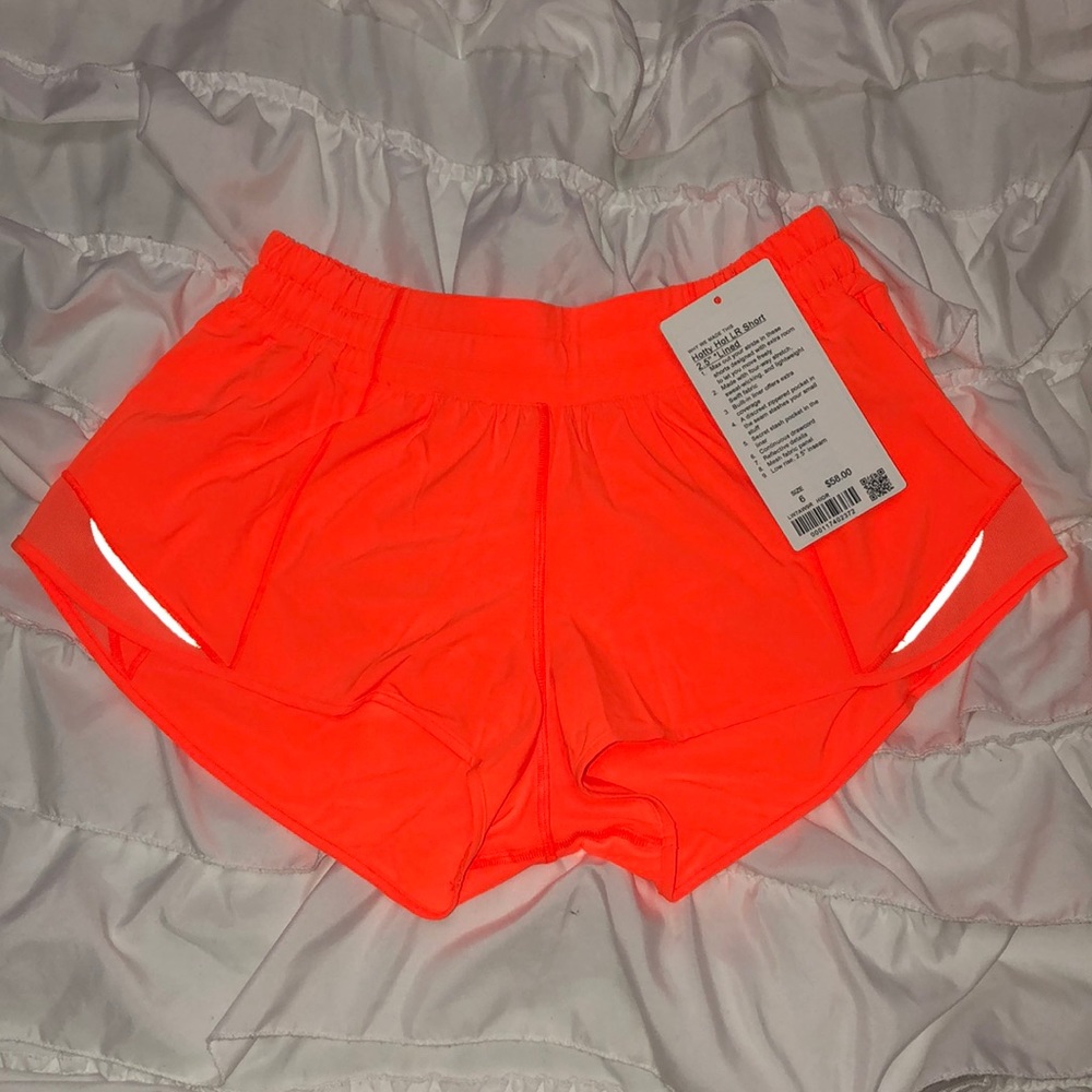 Lululemon Hotty Hot 2.5” Short in Highlight Orange